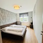 Villa Many Separate Rooms With Free Parking Praha 4 Libus