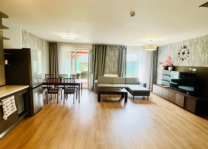 Villa Many Separate Rooms With Free Parking Praha 4 Libus
